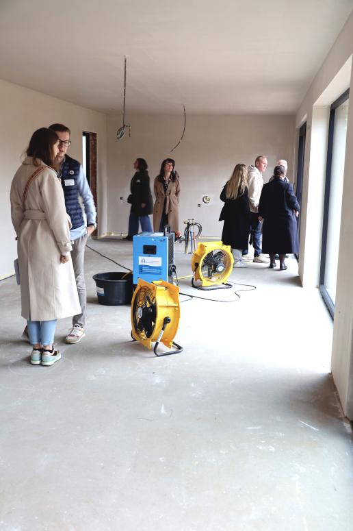 Deelnemers nieuwbouwinspiratiedag in ruwbouwwerf