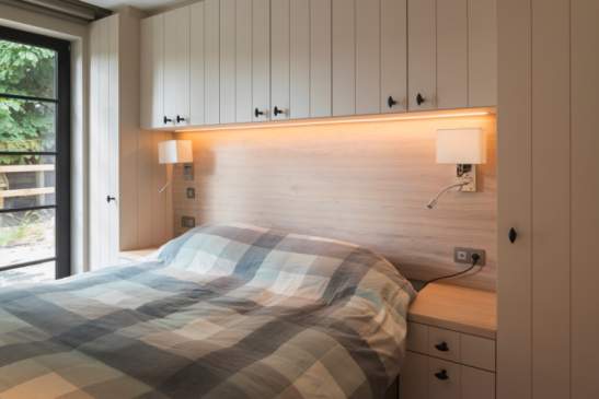 Kasten rond bed in slaapkamer 3