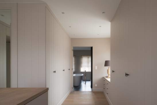 Villabouw   dressing met zicht op de badkamer   Project CM Vosselaar
